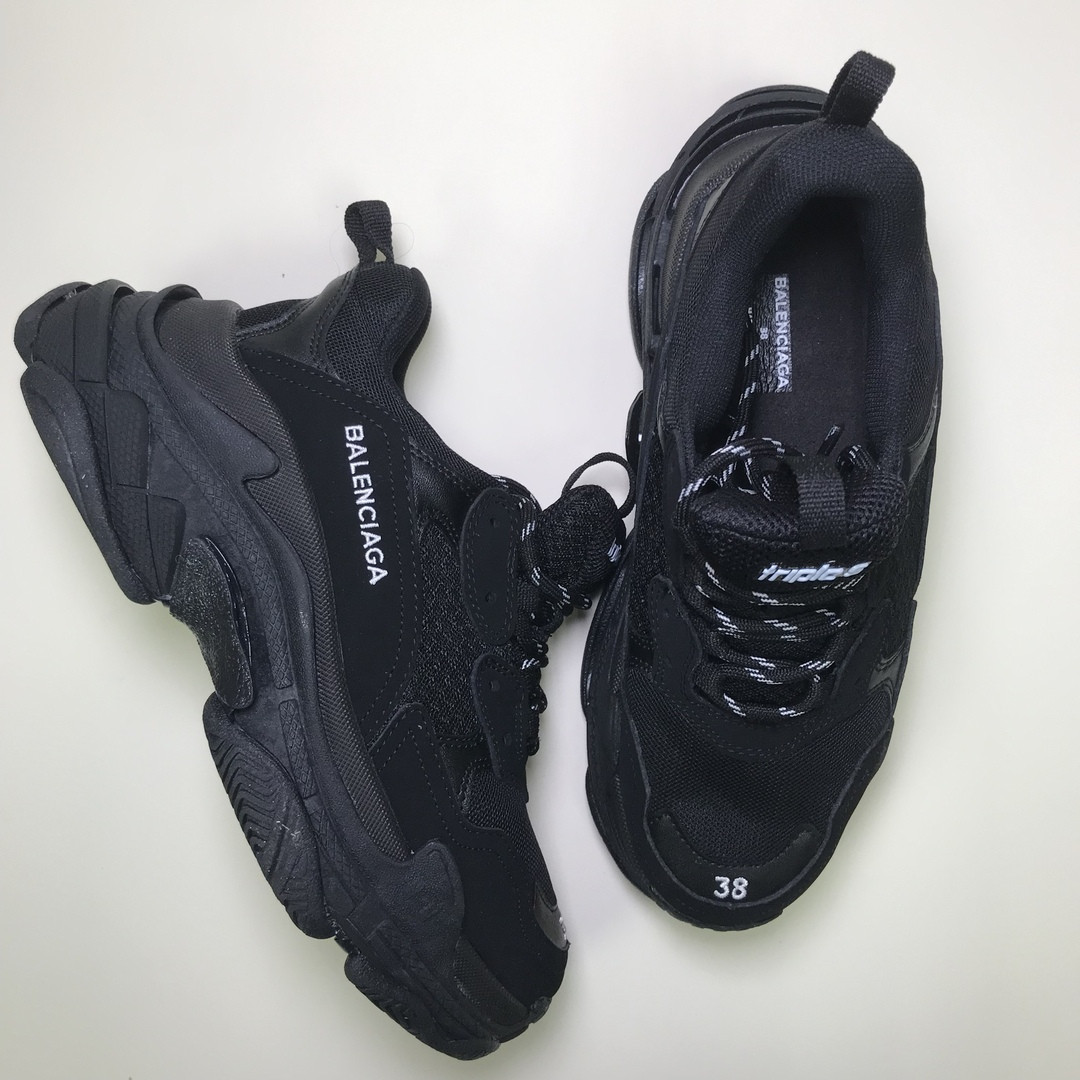 

Кроссовки женские Balenciaga Triple S Black, Черный