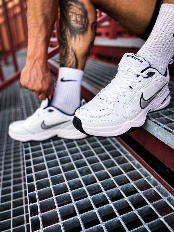 Мужские кроссовки Nike Air Monarch IV Silver/White (белые с серым) спортивная стильная обувь К9900