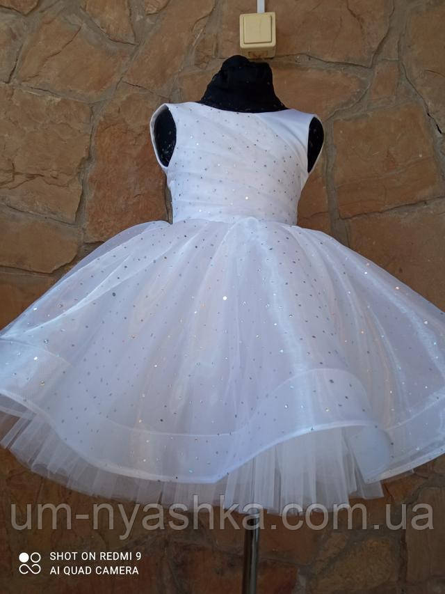 ошатна біла сукня сніжинка