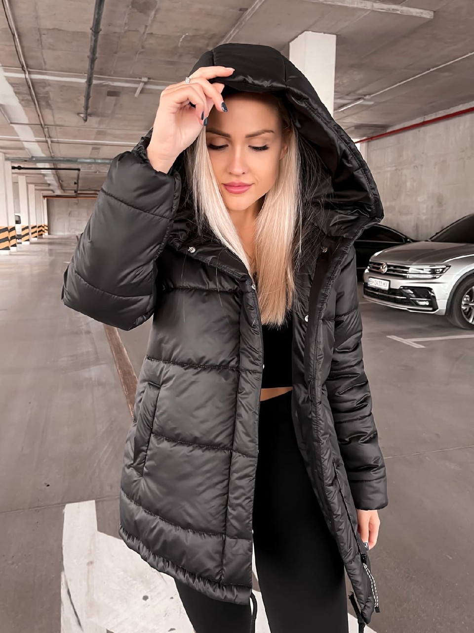 

Женская зимняя куртка-пуховик с капюшоном Чёрный, S/M