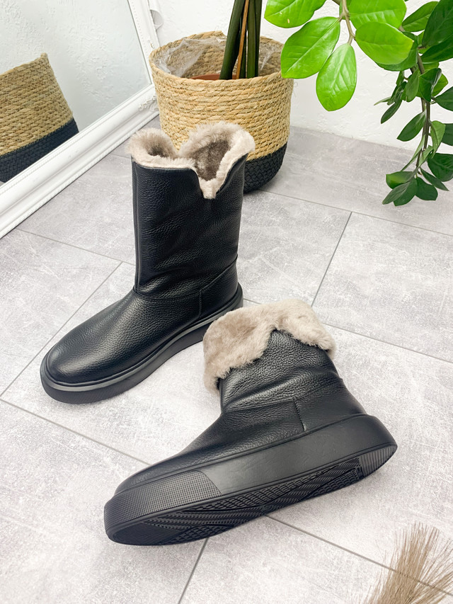 Угги женские кожаные черные ботинки зимняя теплая обувь больших размеров COSMO Shoes Freedom Black Leather BSMO Shoes Freedom Black Vel 