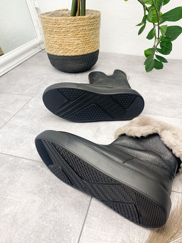 Угги женские кожаные черные ботинки зимняя теплая обувь больших размеров COSMO Shoes Freedom Black Leather BS