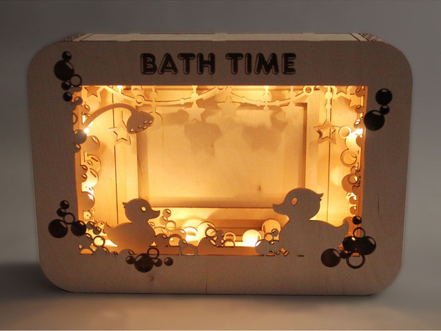 Детский светильник-ночник из дерева "Bath Time"