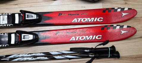Комплект ATOMIC лыжи 110 см, сапоги 21.5 см - размер 33, шлем, палки, очки домовичок супер, фото 2