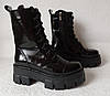 Жіночі зимові шкіряні черевики Prada Le чорного кольору на високій підошві лакова шкіра