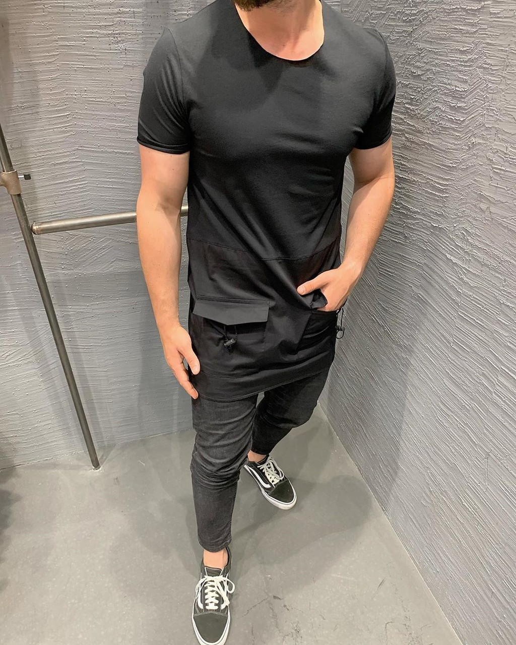 Подовжена молодіжна чоловіча футболка з кишенями, чорного кольору - S, M, L