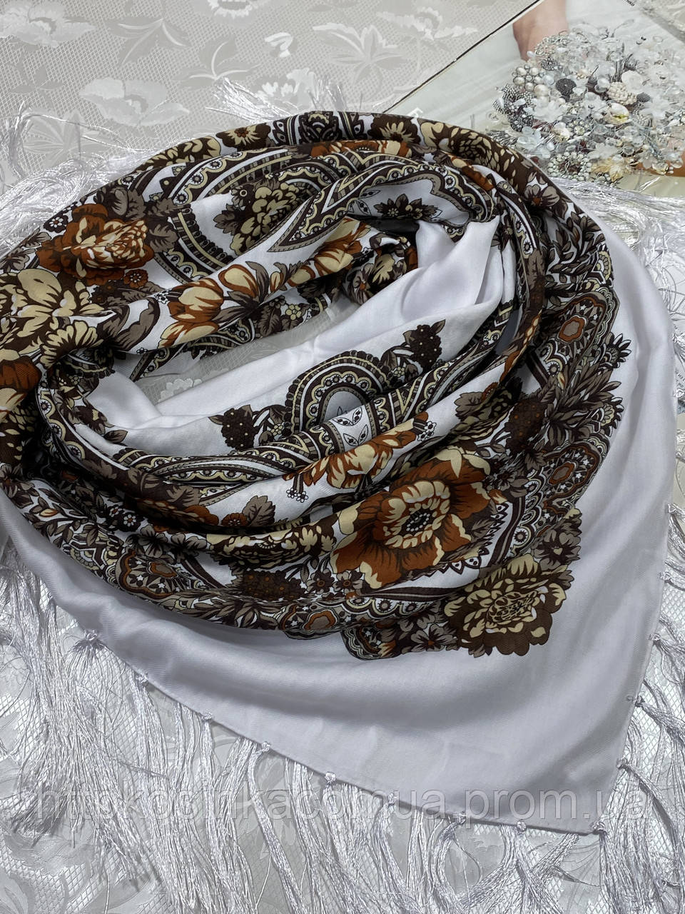 

Турецкий шерстяной народный платок с бахромой 115х115 см (цв.12), Белый