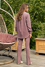 Женский сливовый костюм из вельвета Леруа с рубашкой на пуговицах и штанами с высокой посадкой, фото 2