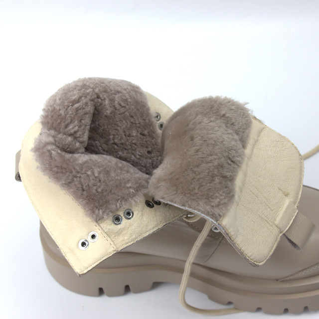 Теплая женская обувь больших размеров на овчине цигейке бежевые кожаные ботинки COSMO Shoes Queen Beige BS