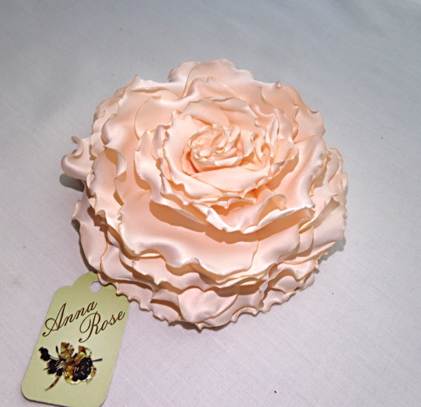 Брошь цветок гвоздика большая из ткани ручной работы "Нежный персик"-купить-в интернет - магазине AnnaRose