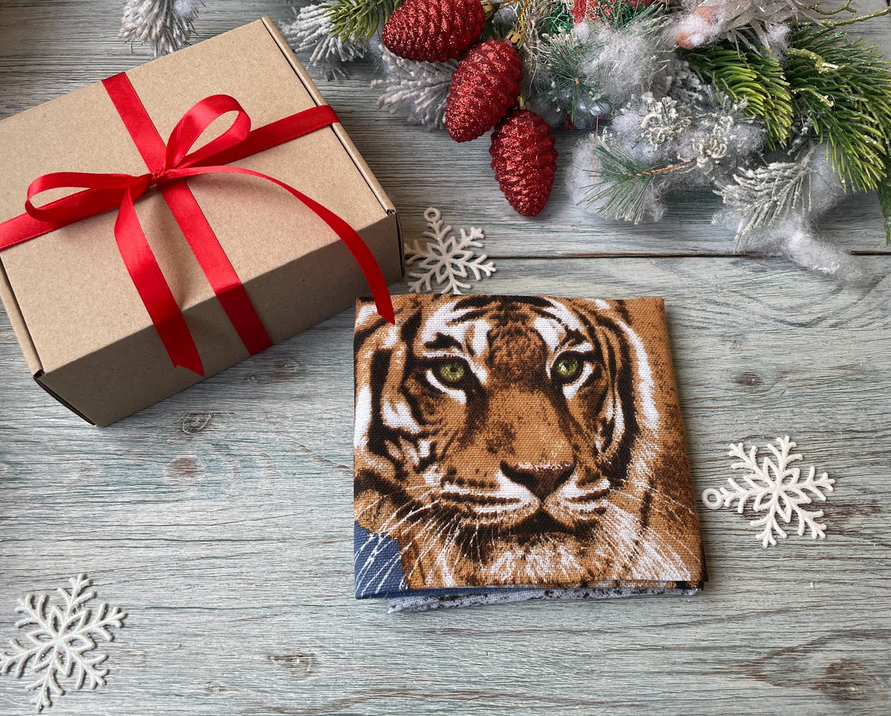 Новогоднее полотенце кухонное Тигр  в подарочной коробке Символ 2022 из 100% хлопка  60*45 см