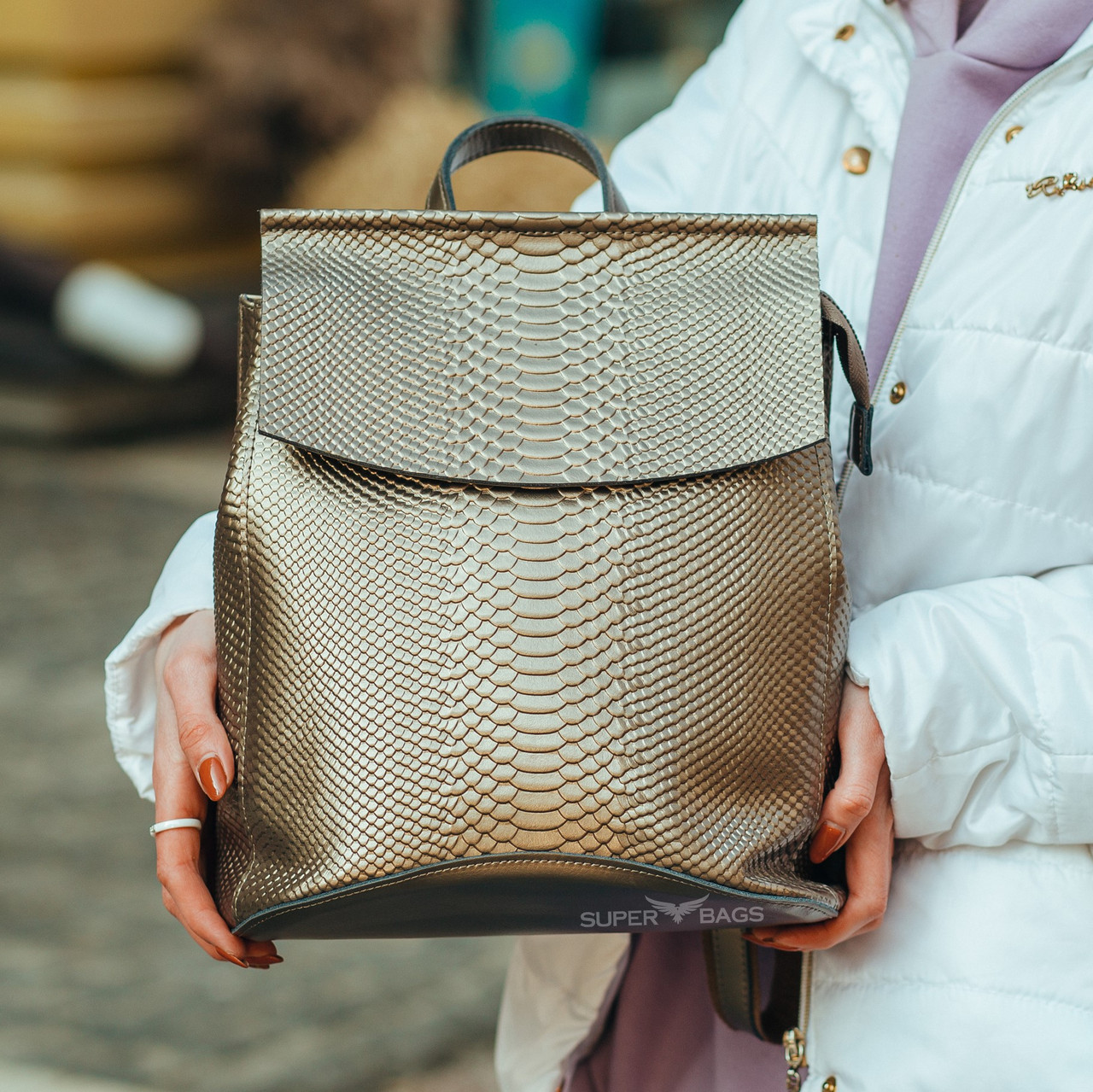 Жіночий рюкзак-сумка з натуральної шкіри з тисненням під золото Tiding Bag - 25663