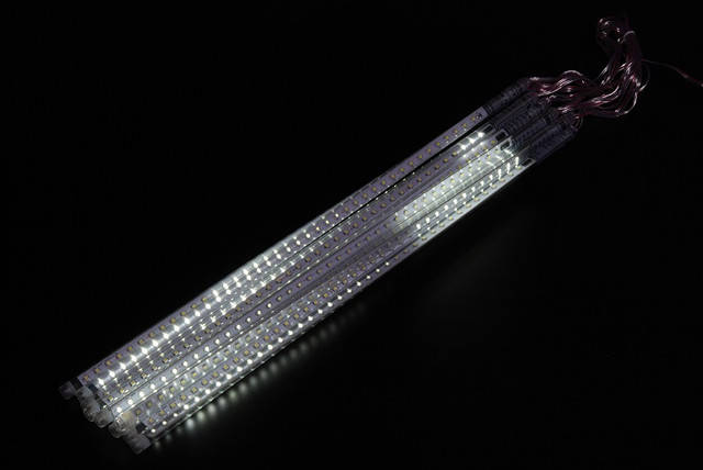 Светодиодная гирлянда LED Meteor White, IP54
