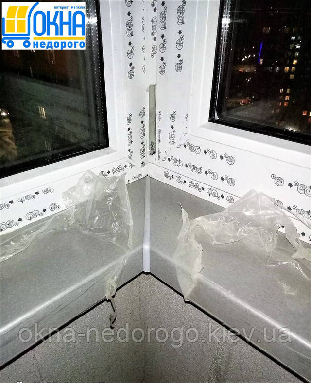 Монтаж подоконников на балконе Киев фото компании Окна Недорого