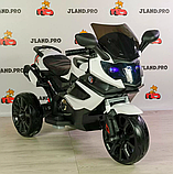 Дитячий електро-мотоцикл BMW на акумуляторі з шкіряним сидінням на м'яких EVA колесах. M 3986 білий, фото 2