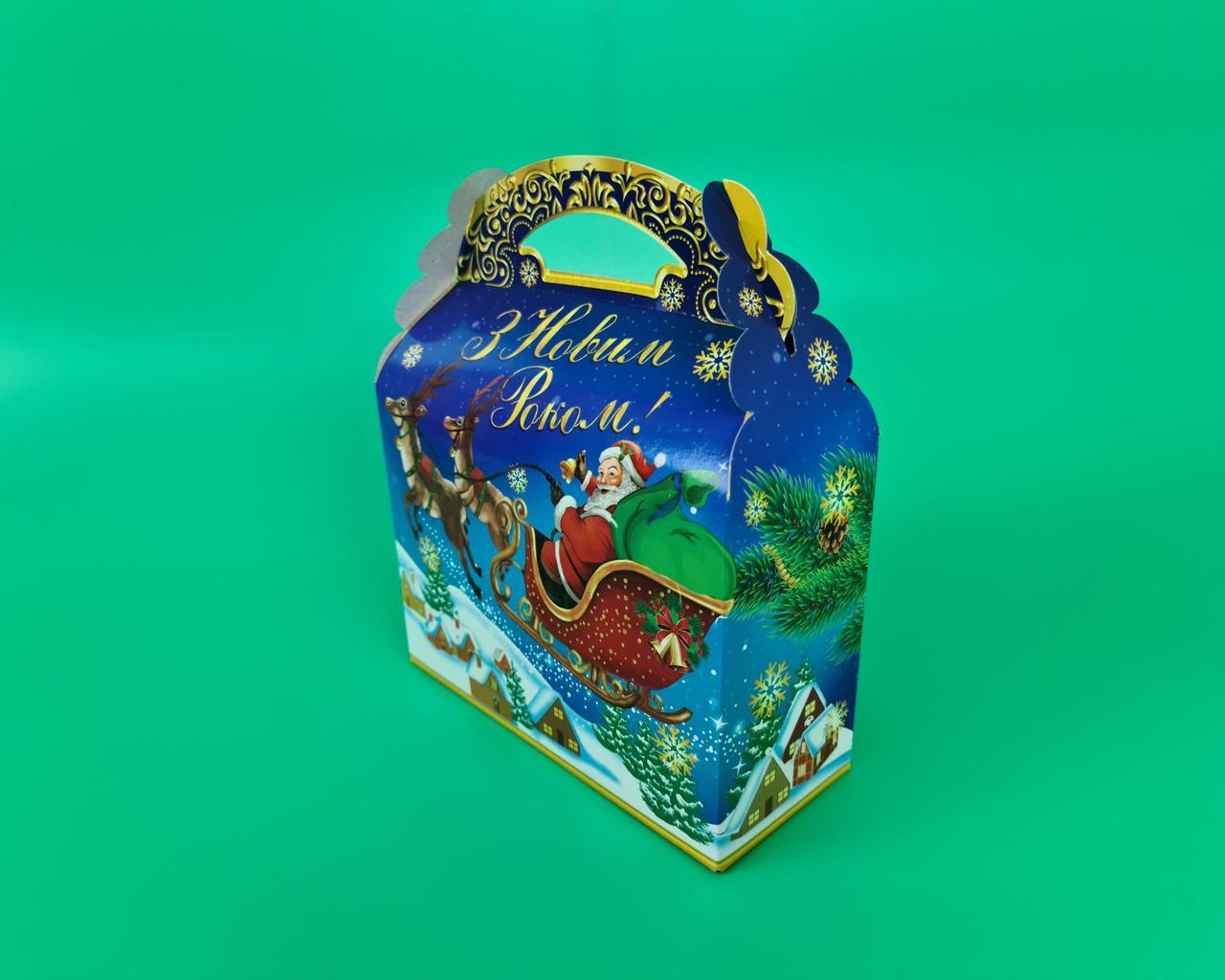 Новорічні коробки для цукерок № 205 (800-900гр) Дід Мороз на санях (25 шт)