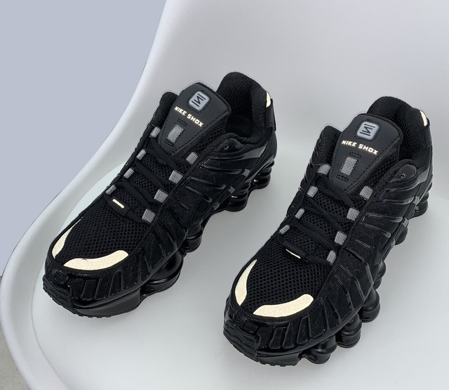 Чоловічі спортивні кросівки Nike Shox TL Triple Black фото