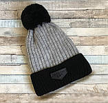 Тепла шапка зимова для хлопчика на флісі 7 - 8 - 9 - 10 років з помпоном, двоколірна: чорно-сіра, фото 3