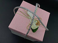 Коробка подарочная с цветочком и ручками. Цвет розовый. 13х13х13см.