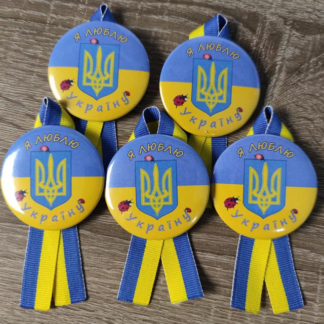 Значок Я люблю Україну. Стрічка символіка
