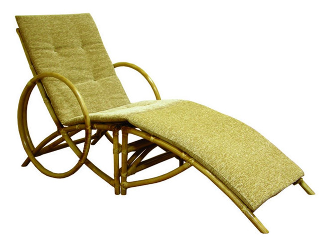 Кресло из ротанга Майями с подставкой для ног с подушкой. Дополнение ― мягкая часть-подушка. Цвет: Бежевый. ореховый. мёд.