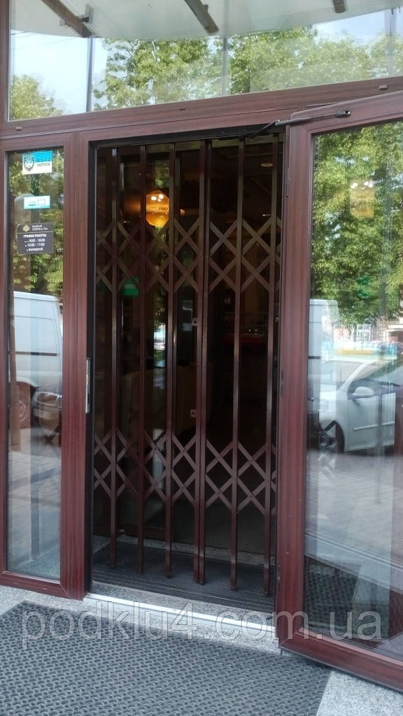

Решетка гармошка на двери
