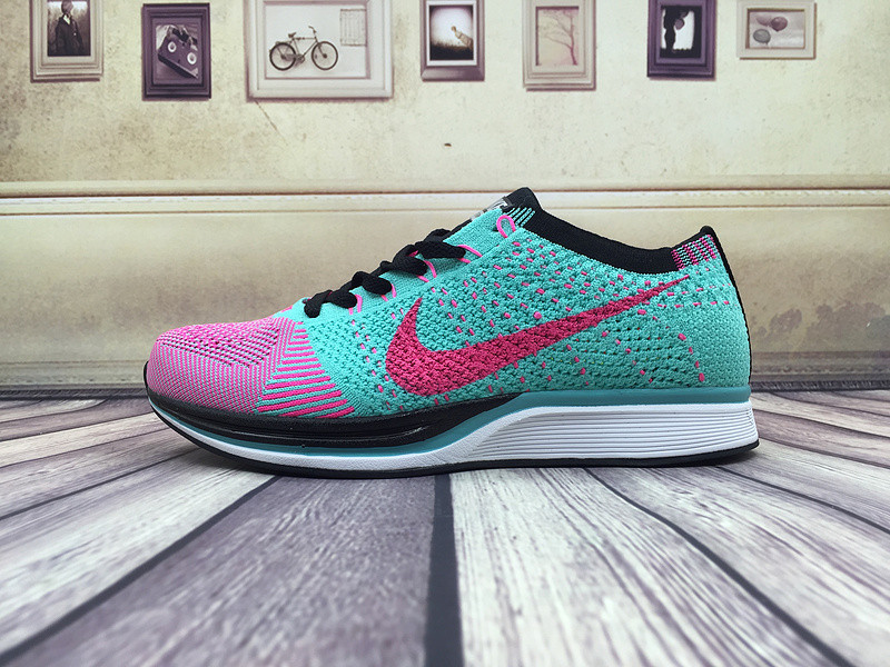 

Кроссовки женские Nike Flyknit Racer / FLW-119