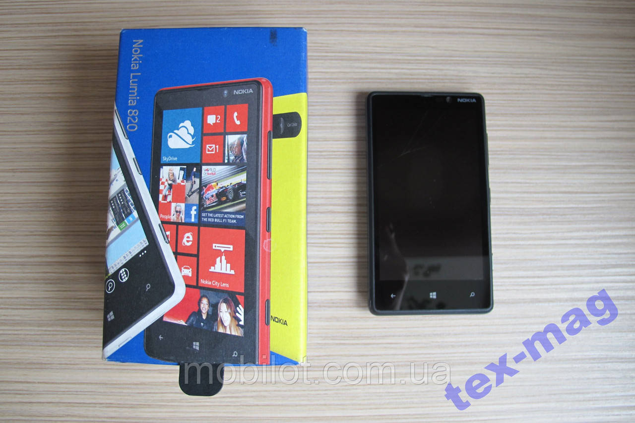 Мобильный телефон  Nokia Lumia 820 (TZ-1219) На запчасти