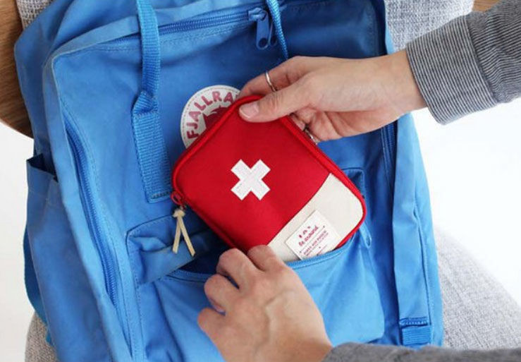 

ОРГАНАЙЗЕР АПТЕЧКА ДЛЯ ДОМА И В ДОРОГУ FIRST AID POUCH 18 на 14 см