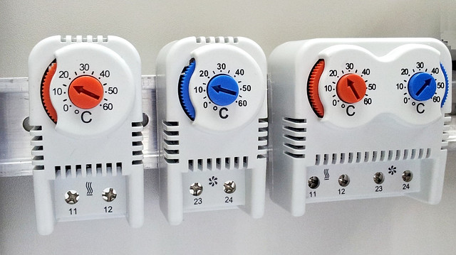 Термостат термо реле регулятор температуры воздуха на DIN дин рейку НЗ .