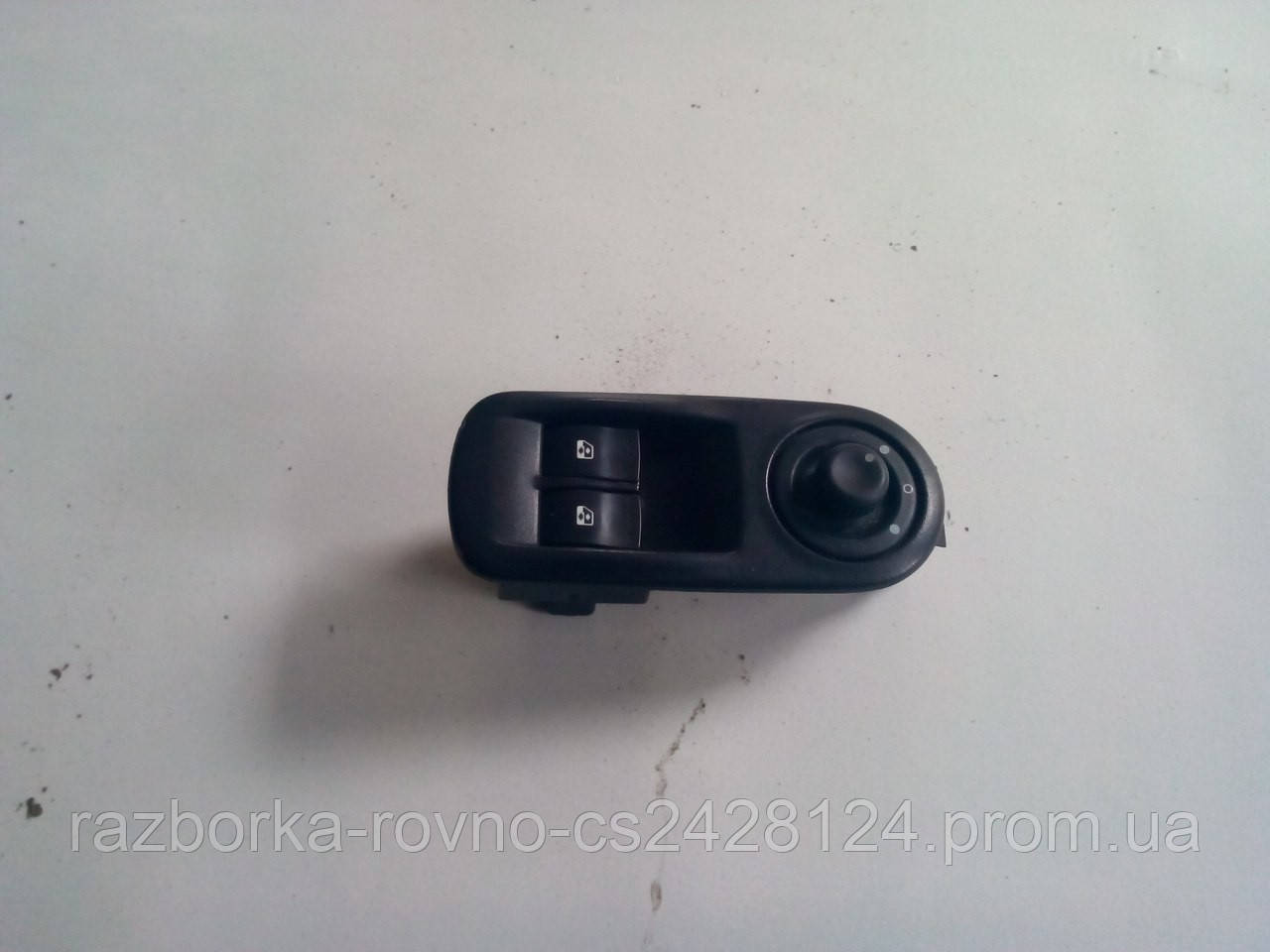 

Кнопки стеклоподъемника водительские с корпусом на Renault Trafic, Opel Vivaro, Nissan Primastar