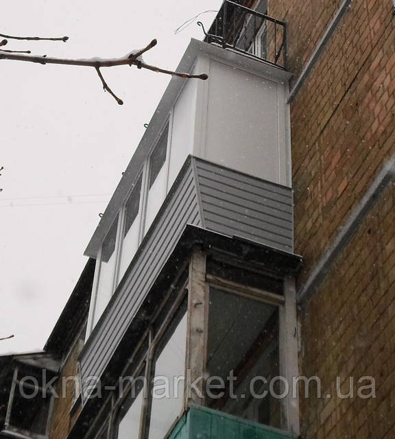 Остекление балконов с выносом от пола, фотоработы фирмы "Окна Маркет"