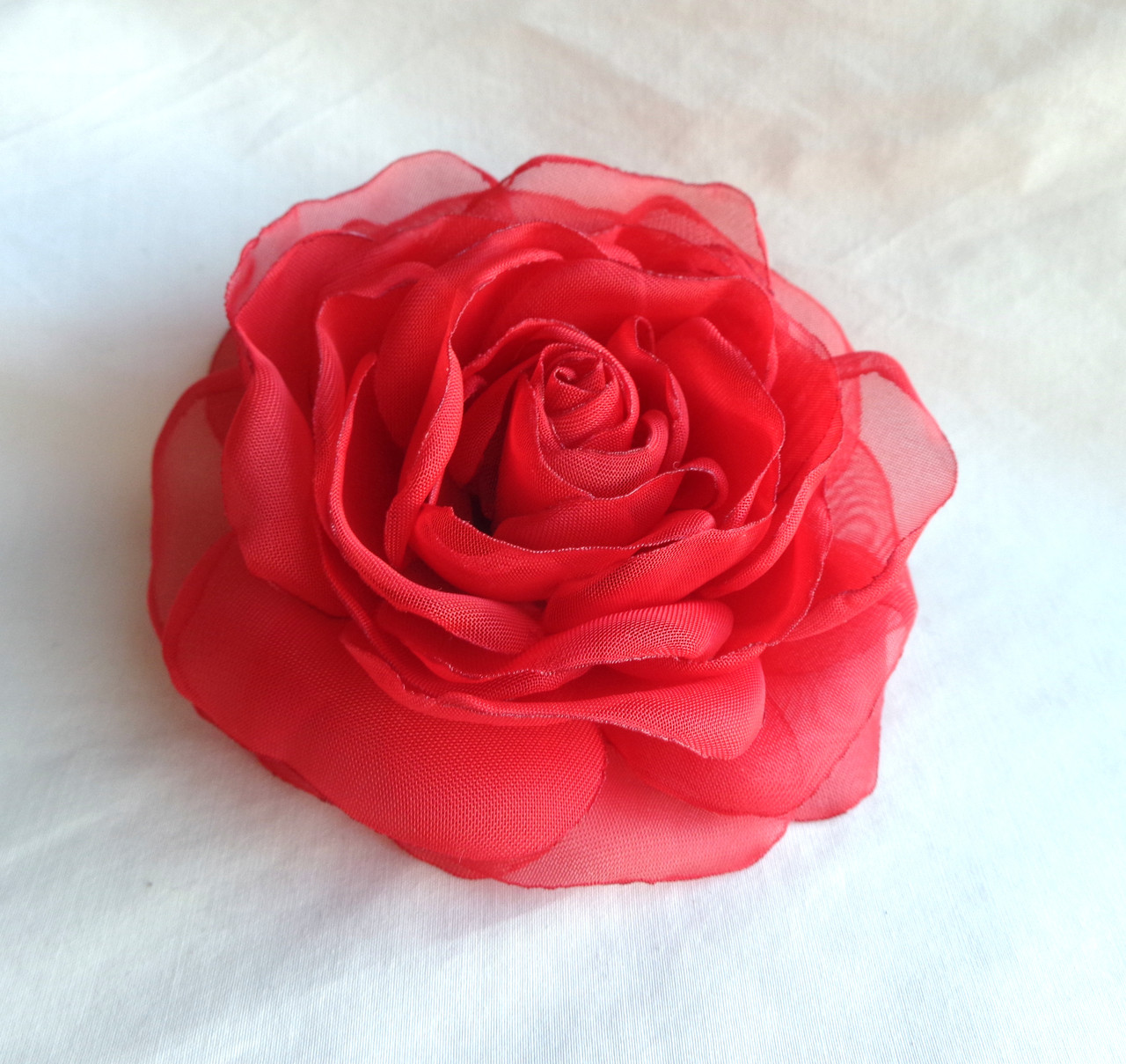 Брошь цветок из красной ткани ручной работы "Роза Кармен"-купить–в интернет-магазине AnnaRose