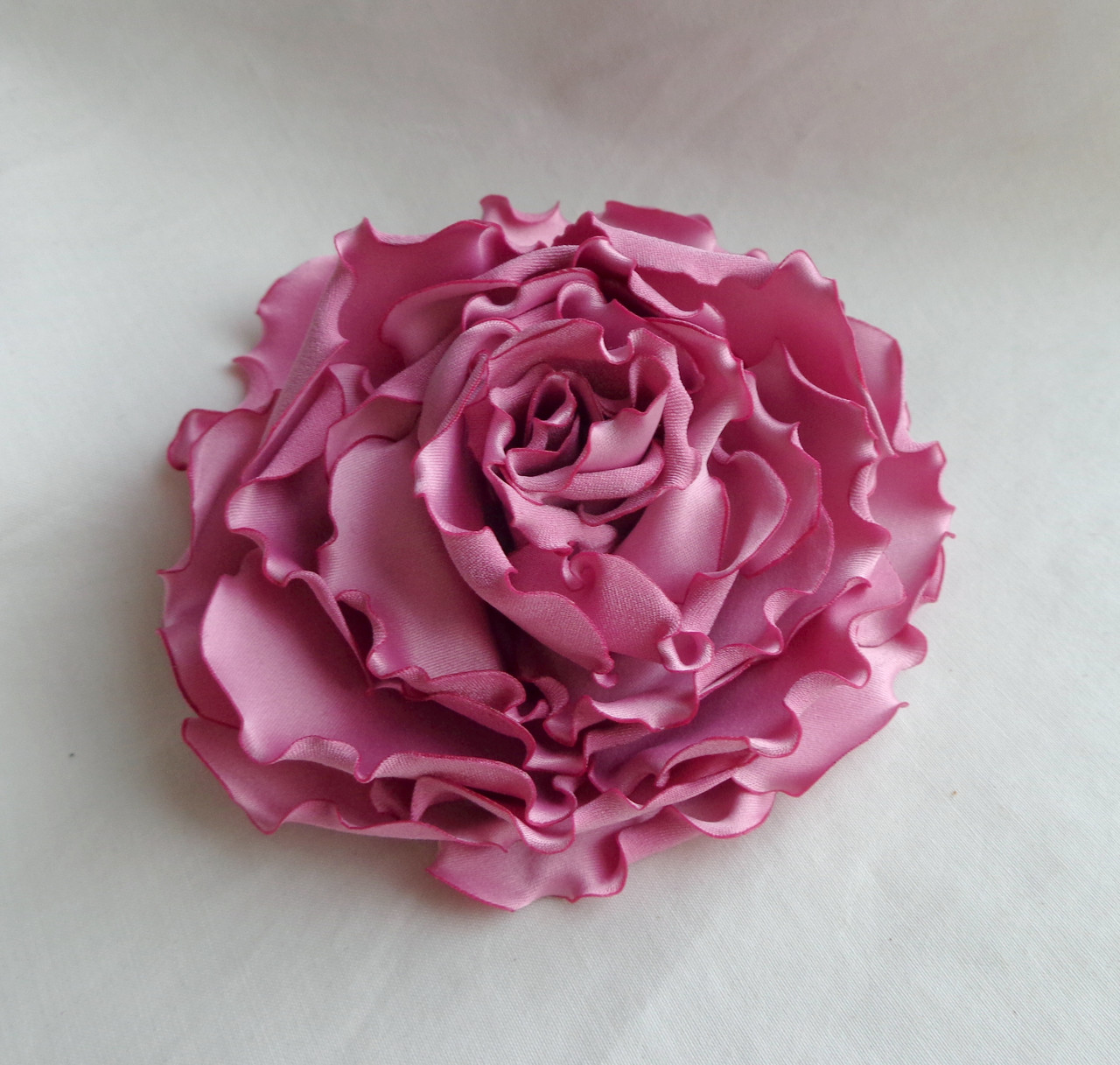 Брошь цветок из ткани ручной работы "Гвоздика Розовая Пантера"-купить-в интернет-магазине AnnaRose