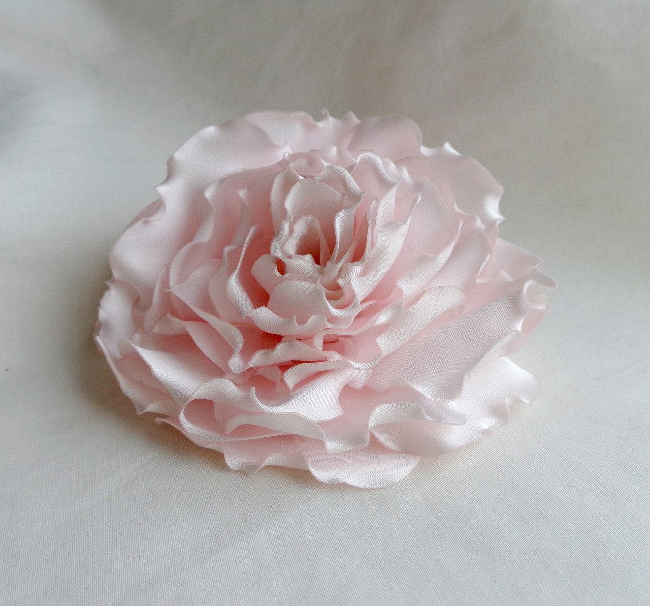 Брошь цветок из розовой ткани ручной работы "Нежная гвоздика"-купить-в интернет-магазине AnnaRose