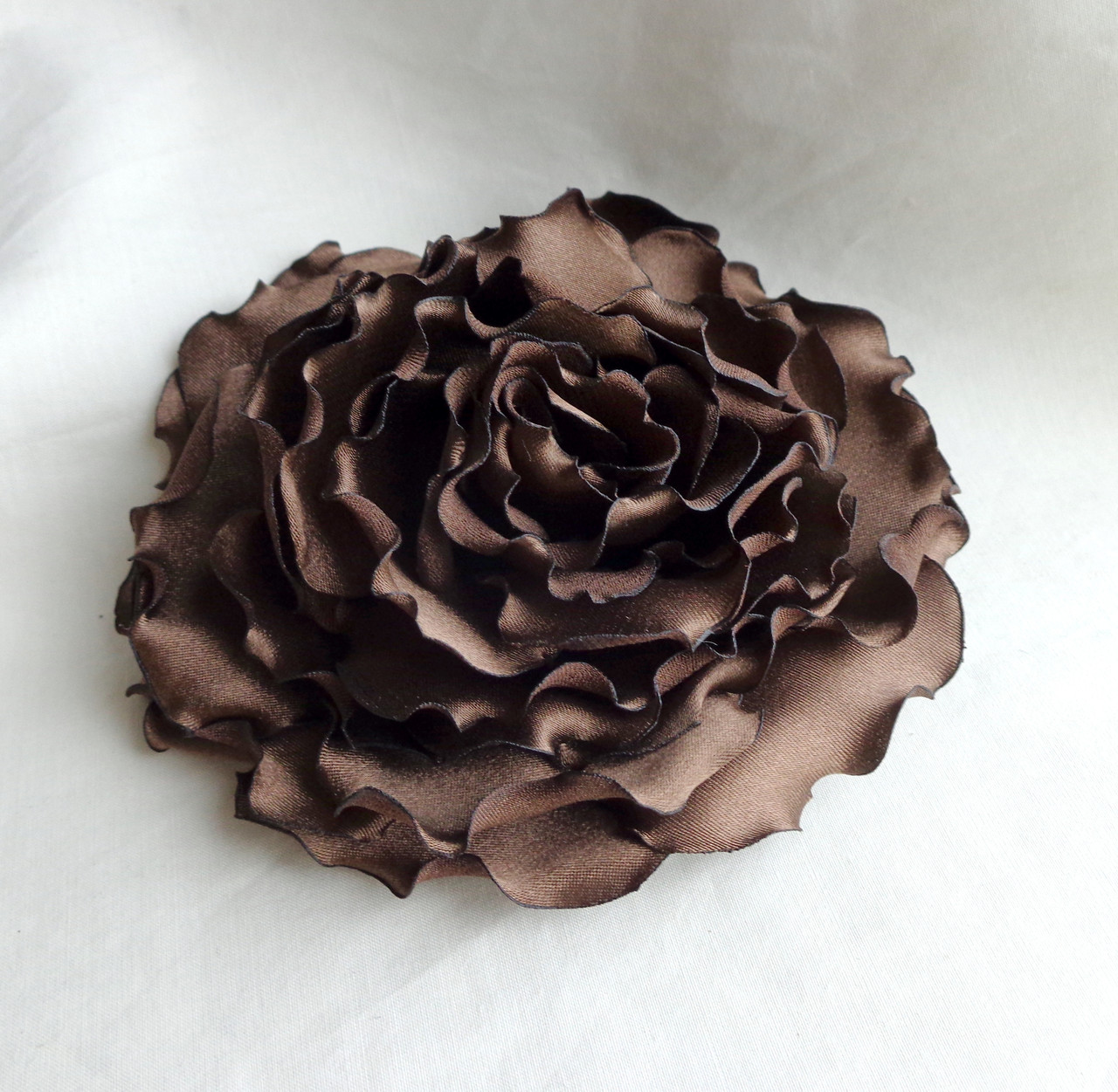 Брошь цветок из коричневой ткани ручной работы "Гвоздика Шоколад"-купить- в интернет-магазине AnnaRose