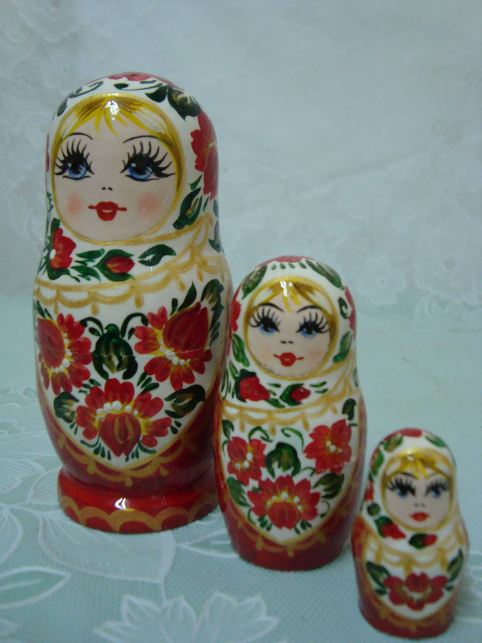 

Матрешка с росписью из 3-х штук средняя 310