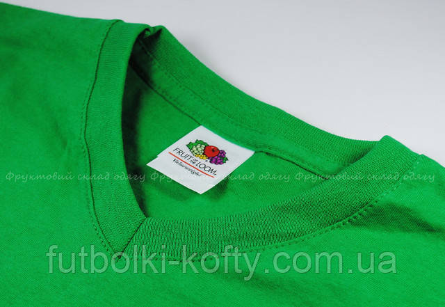 Ярко-зелёная мужская футболка с V-вырезом