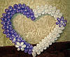 Бело-фиолетовое сердце из шаров