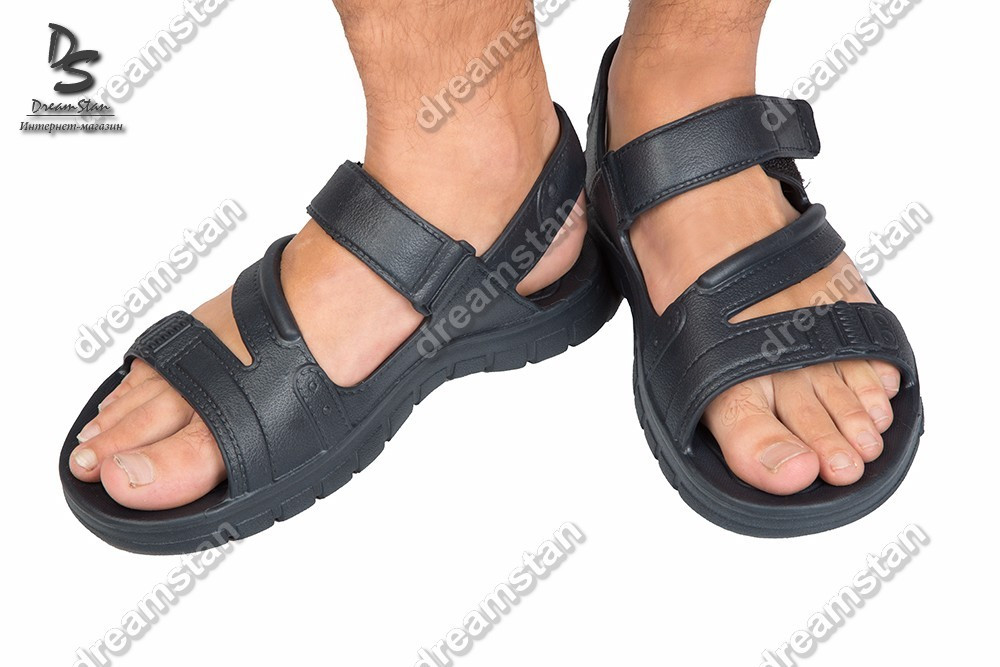 Размер сандалей мужских. Мужские босоножки сандалии. Мужские сандалии с петлей для большого пальца. Чёрные сандалии мужские резинка ткань. Синие боссоножки channel.