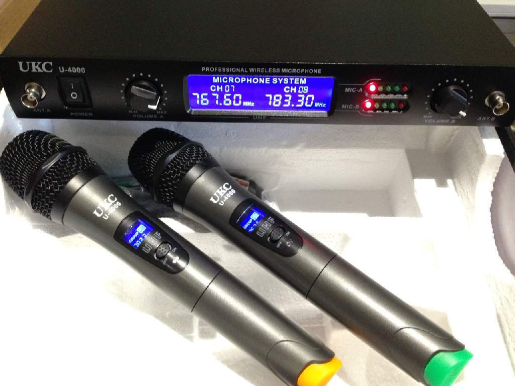 Радиосистема UKC DM-4000 UHF / база + 2 беспроводных микрофона