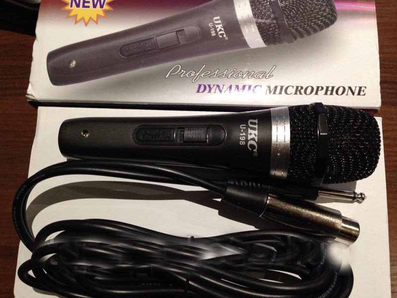 Ручной вокальный микрофон UKC DM WG 198 в металлическом корпусе