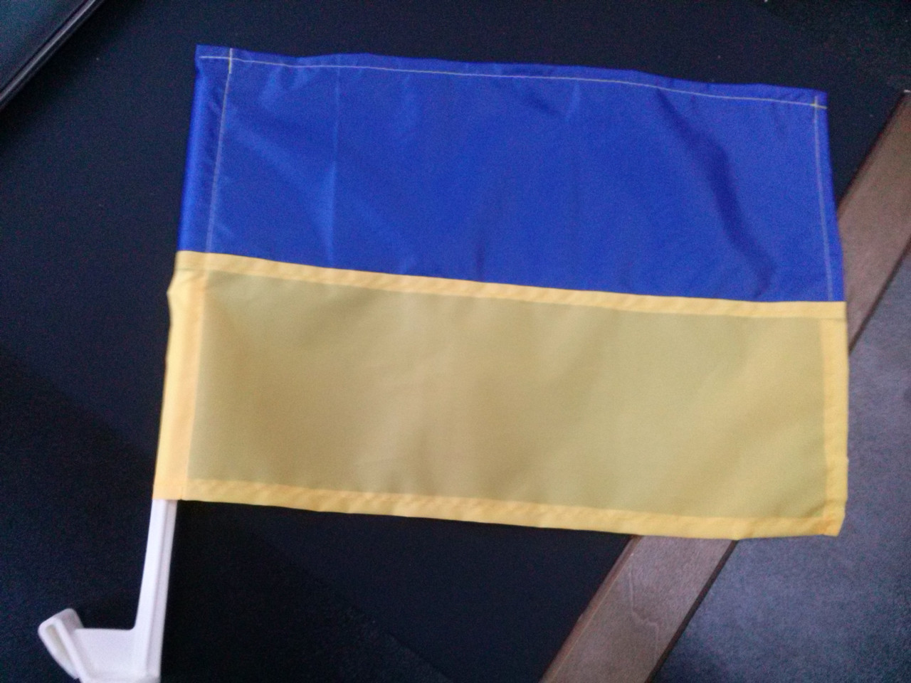Автомобильный флаг Украины