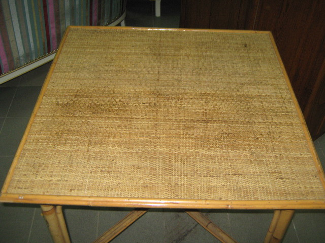 Столик плетеный, бамбуковый