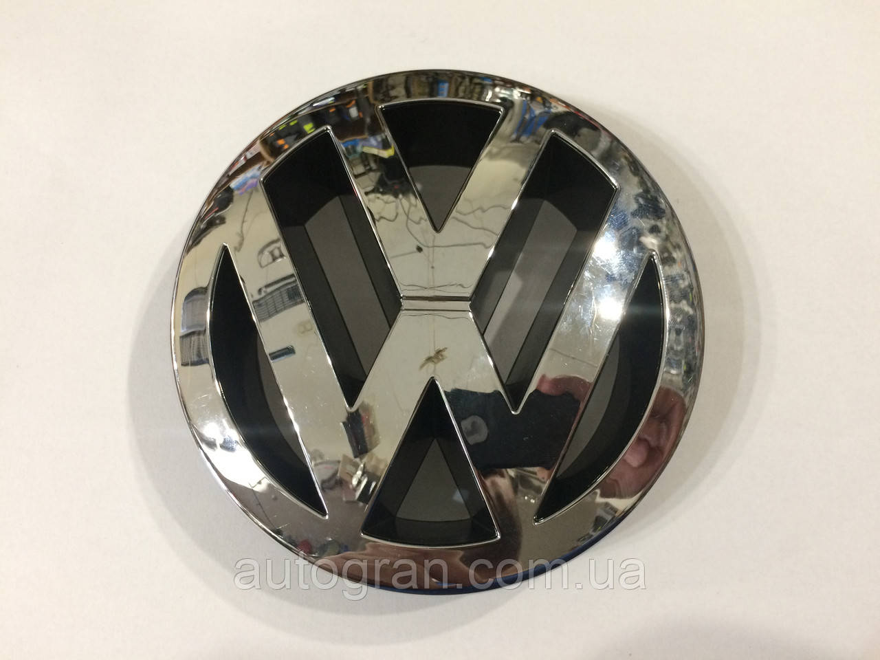 

Эмблема решетки радиатора VW Volkswagen Passat B5+ Caddy 04-10 3b0853601c