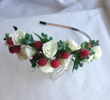 Обруч для волосся з ягодами і квітами ручної роботи "Білі трояндочки"-купити-в інтернет-магазині AnnaRose