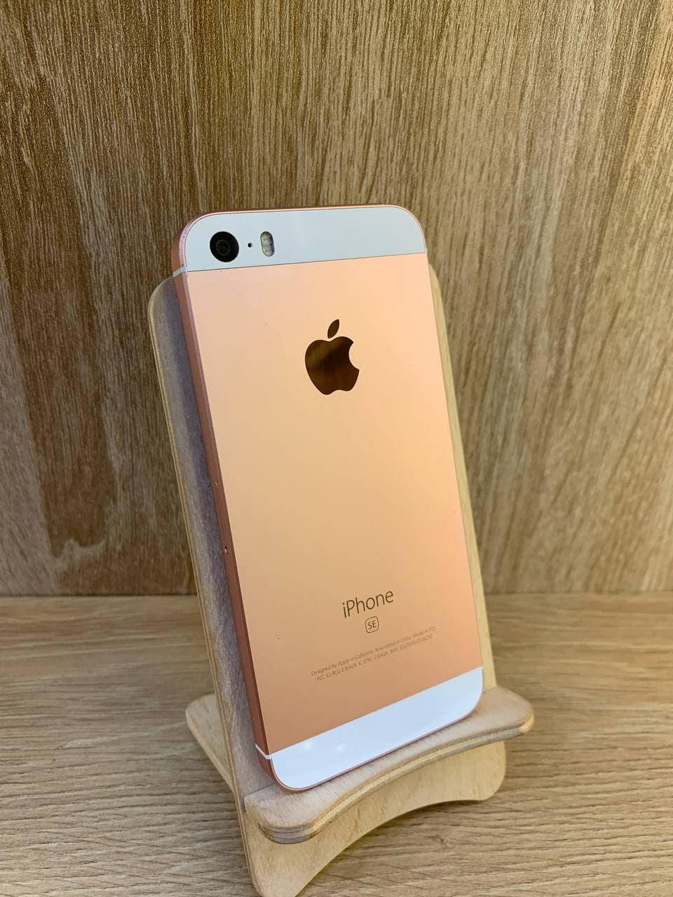 

Apple iPhone SE 32GB Rose Gold Neverlock / айфон се 32гб розовый неверлок бу, Темно-серый