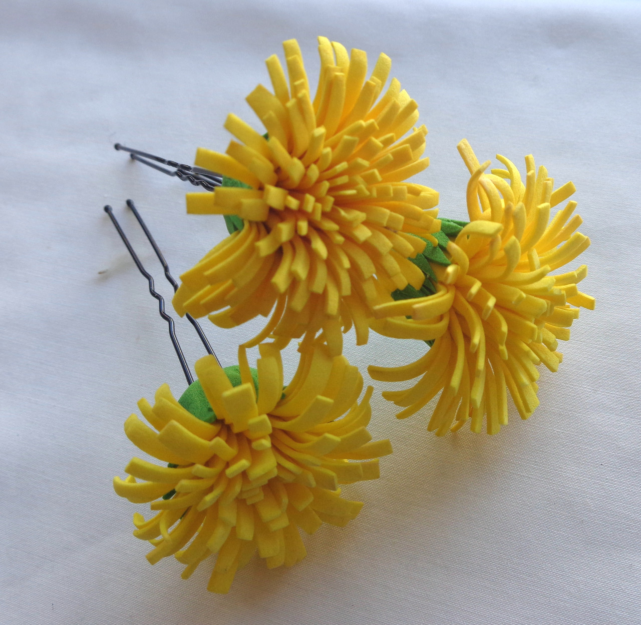 Шпильки для волосся з квіткою з фоамирана ручної роботи "Кульбаба"-в інтернет-магазині AnnaRose
