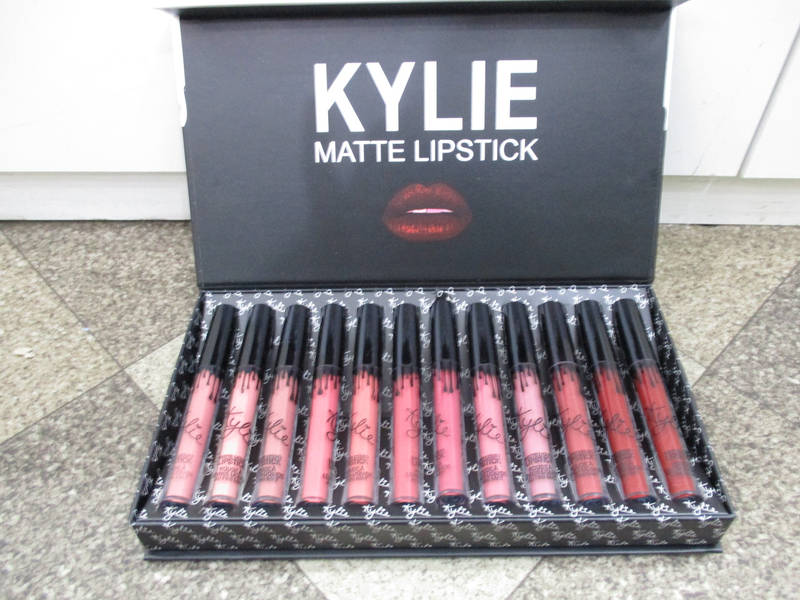 Набор матовых помад KYLIE Черная на 12 штук с бантиком, фото 3