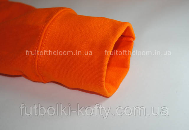 Оранжевый мужской  лёгкий свитер 